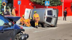 Vuelco de un vehículo en Alfafar